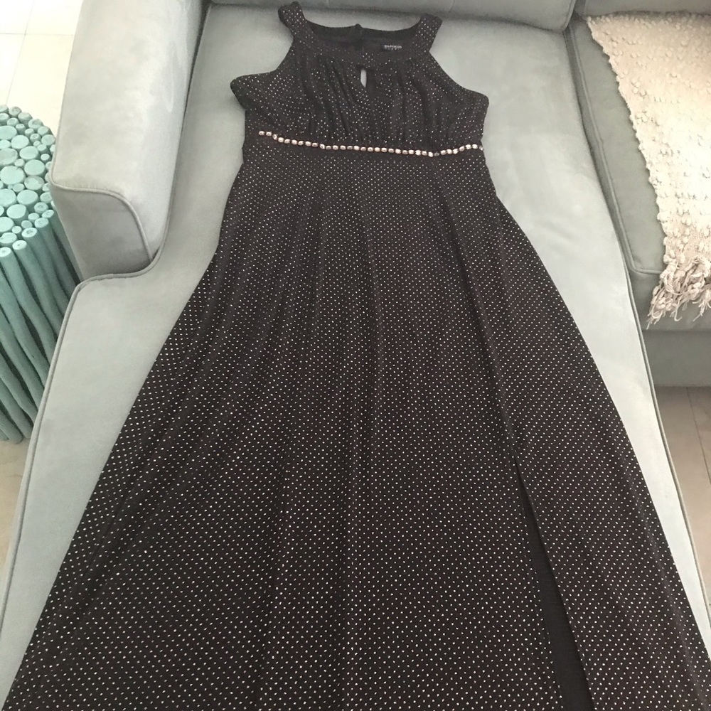 To floor pink sequins.Keyhole in front/back.